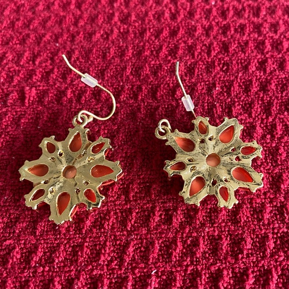 🎄$3 bundled Coral and Gold Tone Dangle Earrings - Picture 2 of 4